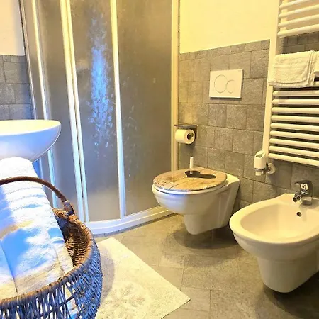 Gasthuis Maison Du-noyer Et Tables D'hotes Aosta