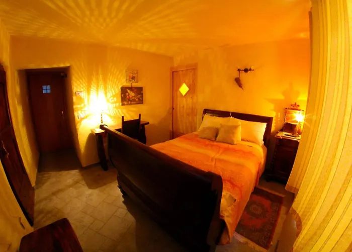 Maison Du-noyer Et Tables D'hotes 3*