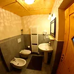 Maison Du-noyer Et Tables D'hotes Αόστα