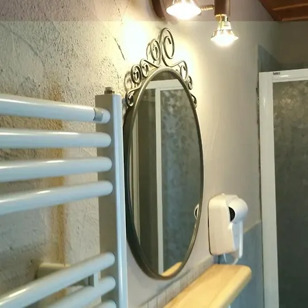 Maison Du-noyer Et Tables D'hotes Гостевой дом Аоста