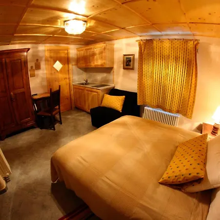 Maison Du-noyer Et Tables D'hotes 4* Aosta