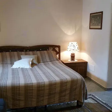 Pensionat Maison Du-noyer Et Tables D'hotes Aosta