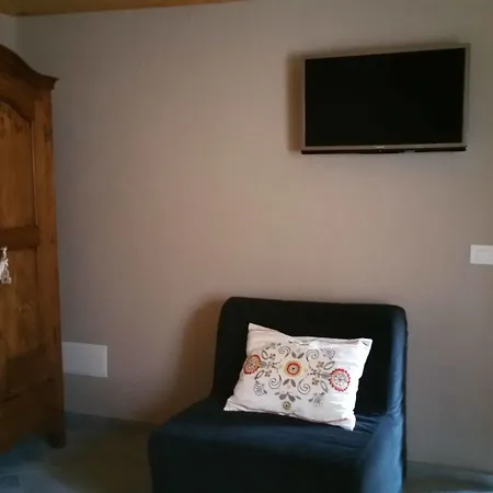 Pensionat Maison Du-noyer Et Tables D'hotes Aosta