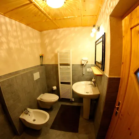 Maison Du-noyer Et Tables D'hotes Aosta