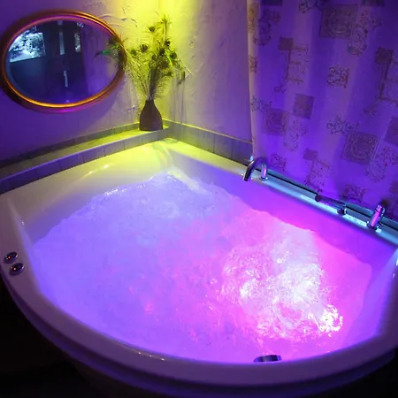 Maison Du-noyer Et Tables D'hotes 3*