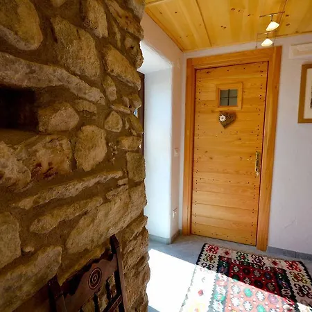 Maison Du-noyer Et Tables D'hotes 2* Аоста