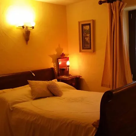 Maison Du-noyer Et Tables D'hotes Guest house