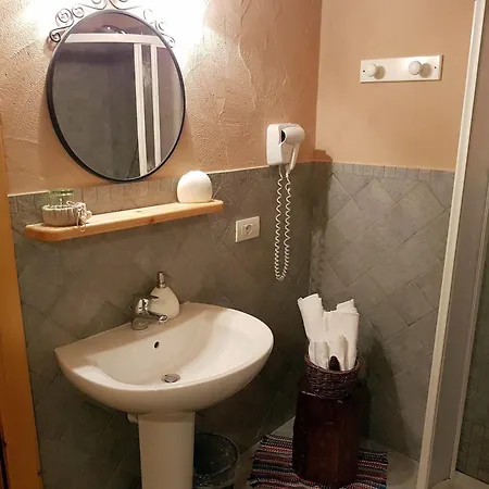 Maison Du-noyer Et Tables D'hotes 2*