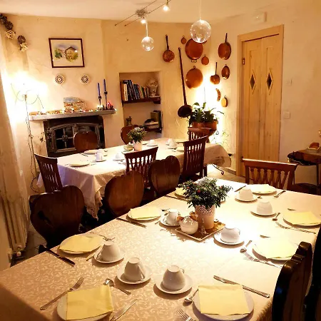 Pensionat Maison Du-noyer Et Tables D'hotes Aosta