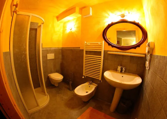 Pensionat Maison Du-noyer Et Tables D'hotes Aosta