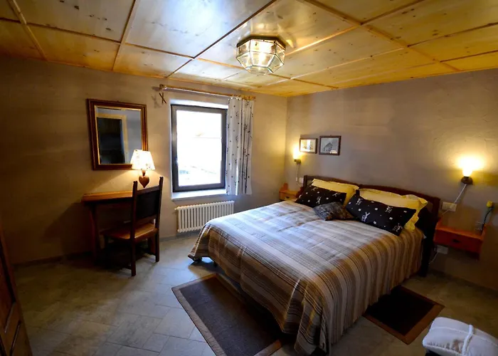 Pensionat Maison Du-noyer Et Tables D'hotes Aosta