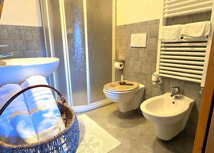 Pensionat Maison Du-noyer Et Tables D'hotes Aosta