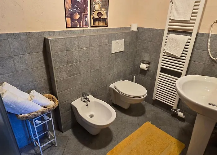 Pensionat Maison Du-noyer Et Tables D'hotes Aosta