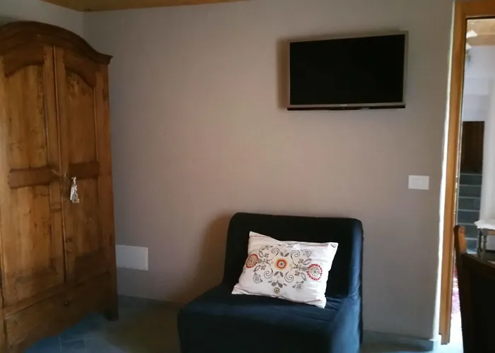 Pensionat Maison Du-noyer Et Tables D'hotes Aosta