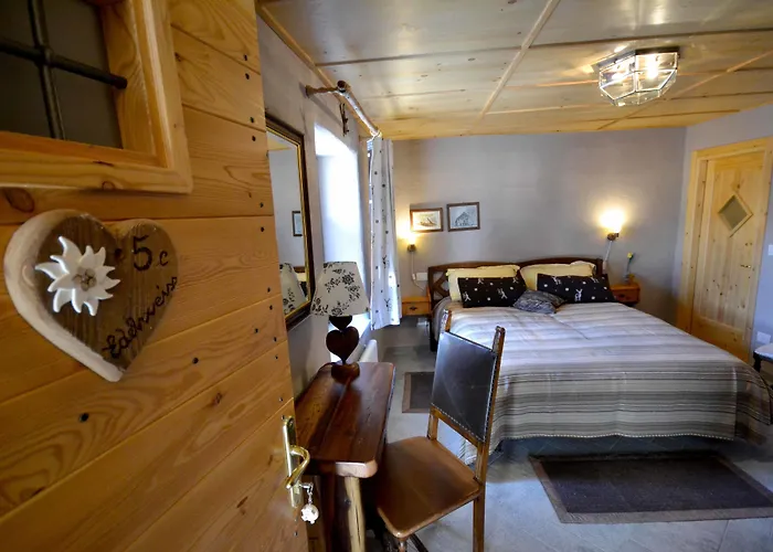 Maison Du-noyer Et Tables D'hotes Pensionat Aosta