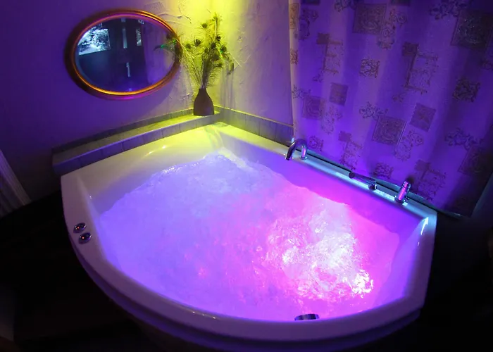 Maison Du-noyer Et Tables D'hotes 3*