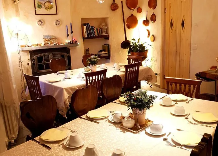 Pensionat Maison Du-noyer Et Tables D'hotes Aosta